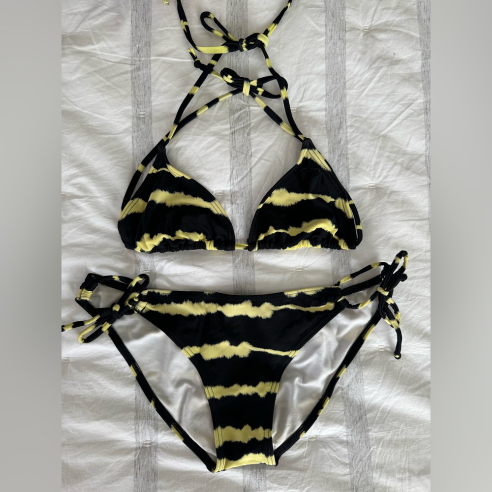 Roxy triangle bikini in black & yellow tie dye pattern.